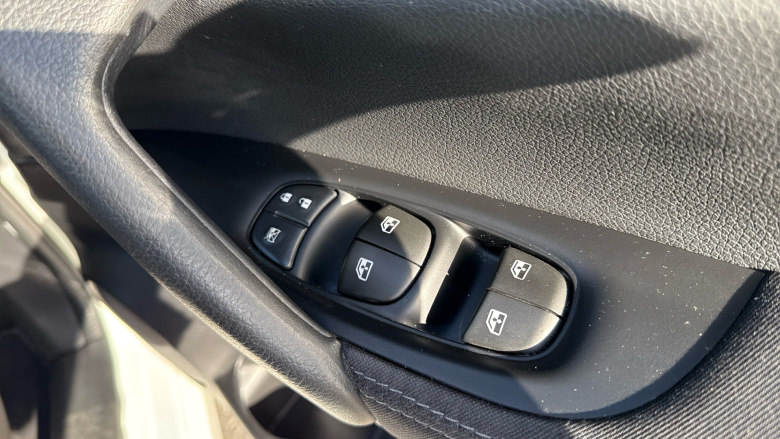 Nissan Qashqai 1.3 DiG-T 160 [157] N-Connecta 5dr DCT Glass Roof Petrol Hatchback